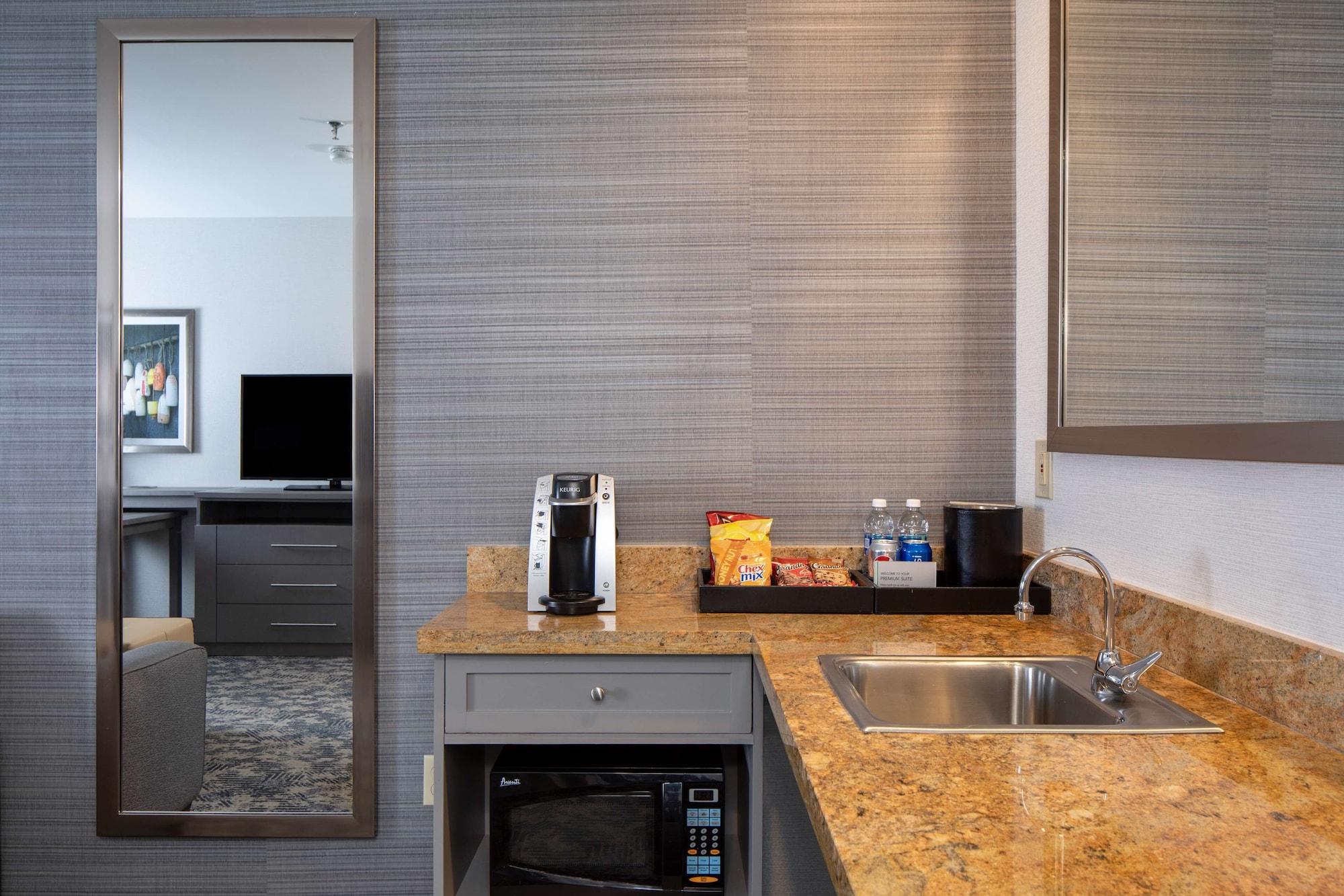 Embassy By Hilton Maine 4*