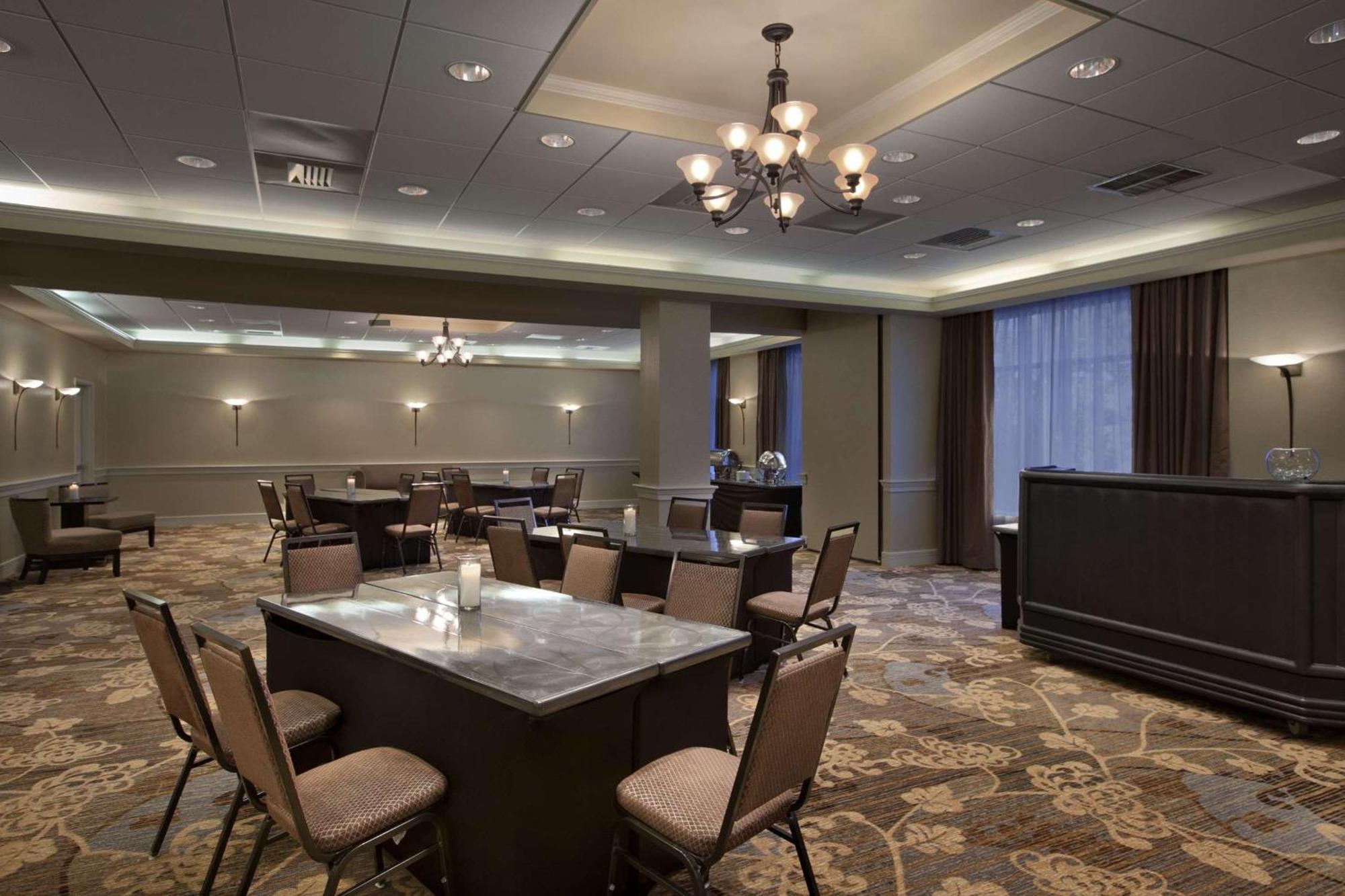 Hotel Embassy By Hilton Maine 4*